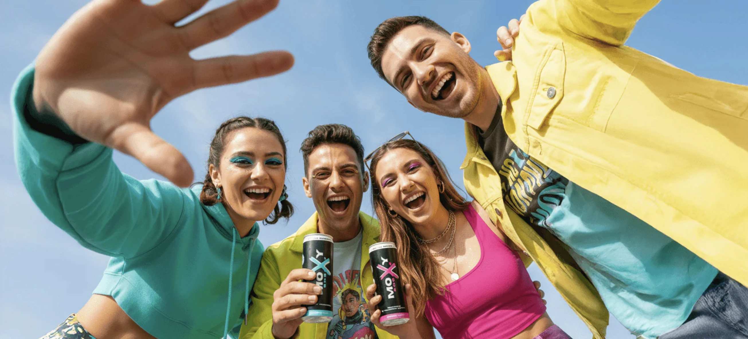 A drinks campaign with friends in bright colours